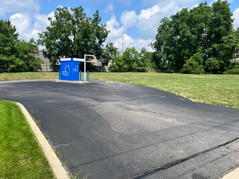 1457 44th St SE, Grand Rapids, MI à louer - Photo du bâtiment - Image 3 de 6