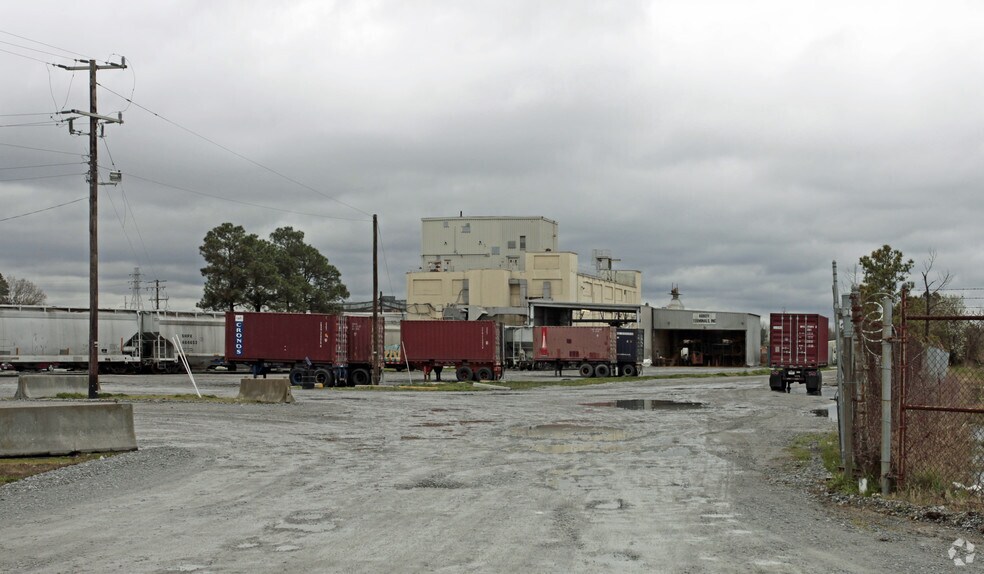 3600 Elm Ave, Portsmouth, VA for lease - Building Photo - Image 3 of 19