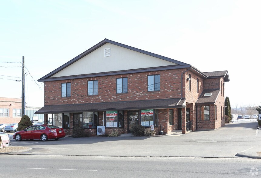 660-670 Newfield St, Middletown, CT à louer - Photo du bâtiment - Image 2 de 5