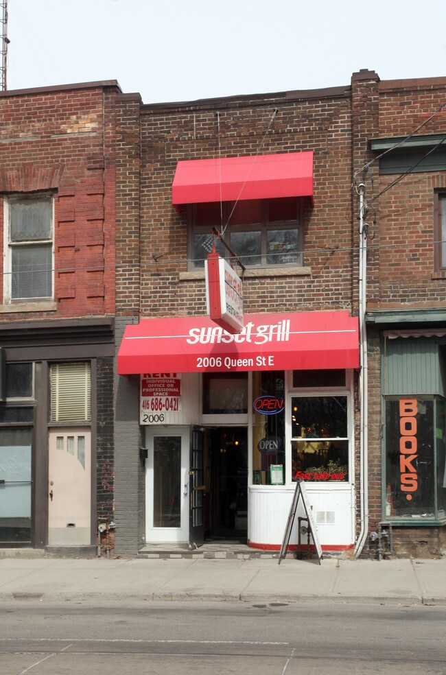 Plus de détails pour 2006 Queen St E, Toronto, ON - Commerce de détail à vendre