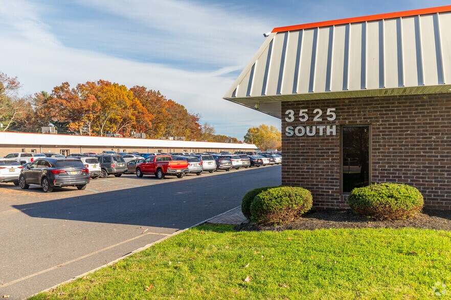 3525 Quakerbridge Rd, Hamilton, NJ à louer - Photo du bâtiment - Image 3 de 14