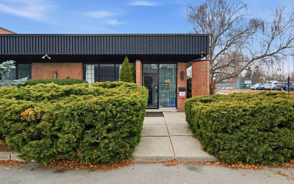 40 Butterick Rd, Toronto, ON à vendre - Photo du bâtiment - Image 2 de 18