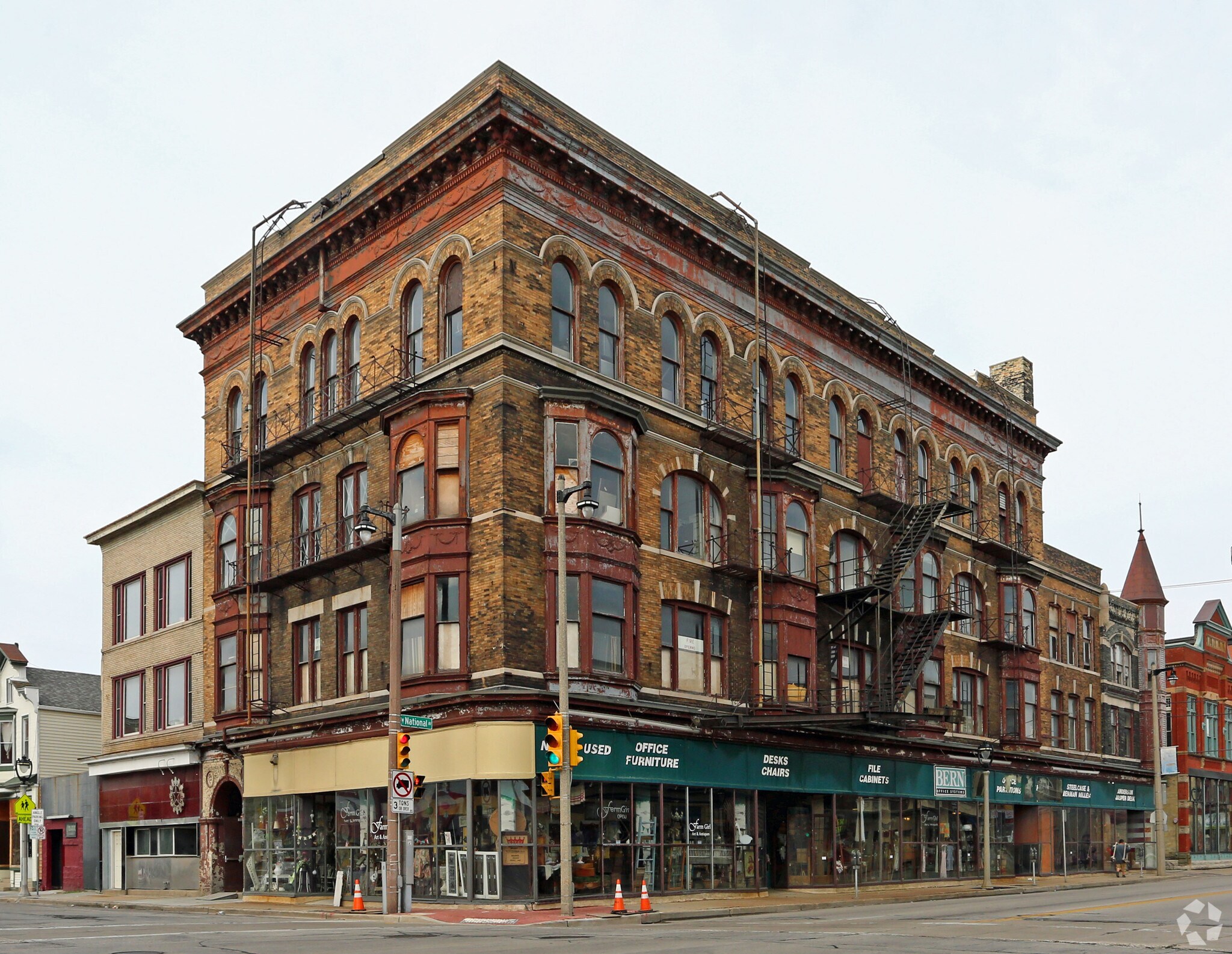 511 W National Ave, Milwaukee, WI for sale Primary Photo- Image 1 of 20