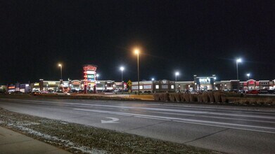 4601 1st Ave SE, Cedar Rapids, IA à louer Photo du bâtiment- Image 2 de 7