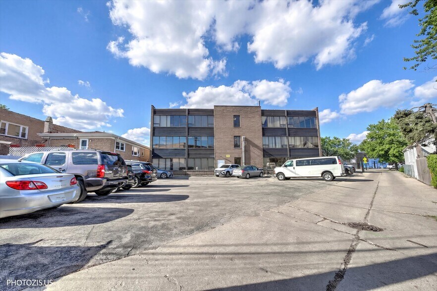 5097 N Elston Ave, Chicago, IL à vendre - Photo du bâtiment - Image 2 de 35