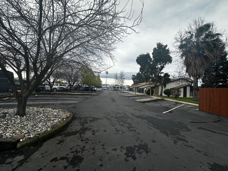 5250 Date Ave, Sacramento, CA à louer - Photo du bâtiment - Image 2 de 8