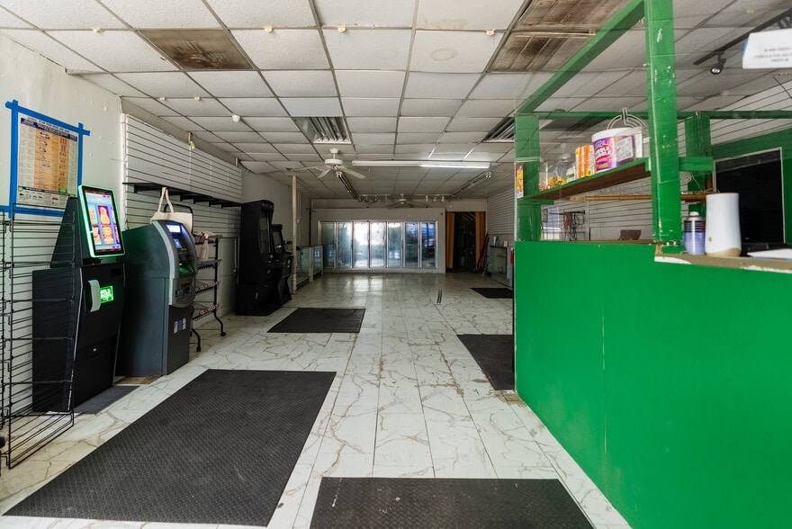 1026-1028 Holloway St, Durham, NC for lease - Interior Photo - Image 3 of 10