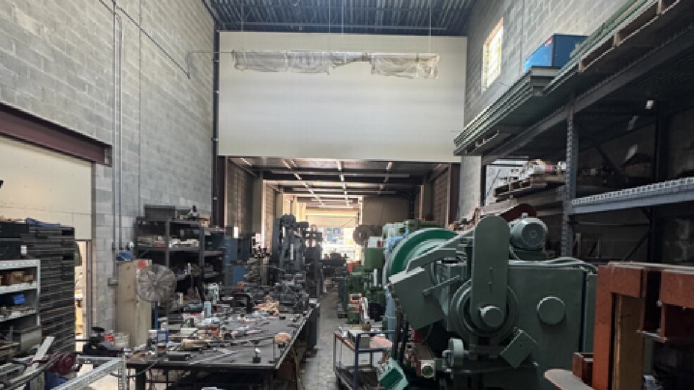 2379 48th St, Astoria, NY à vendre - Photo du bâtiment - Image 3 de 4