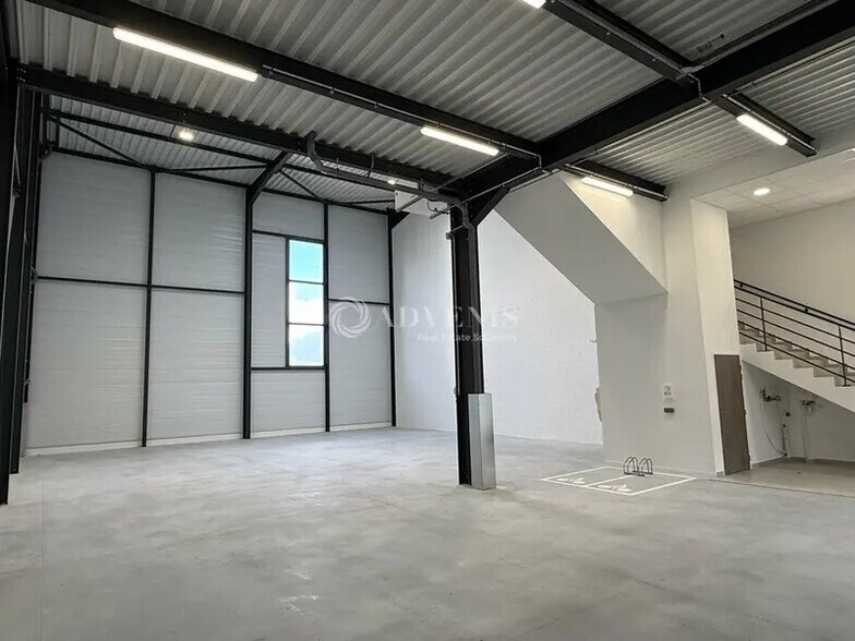 Flex dans Chalifert à louer - Photo du bâtiment - Image 2 de 6