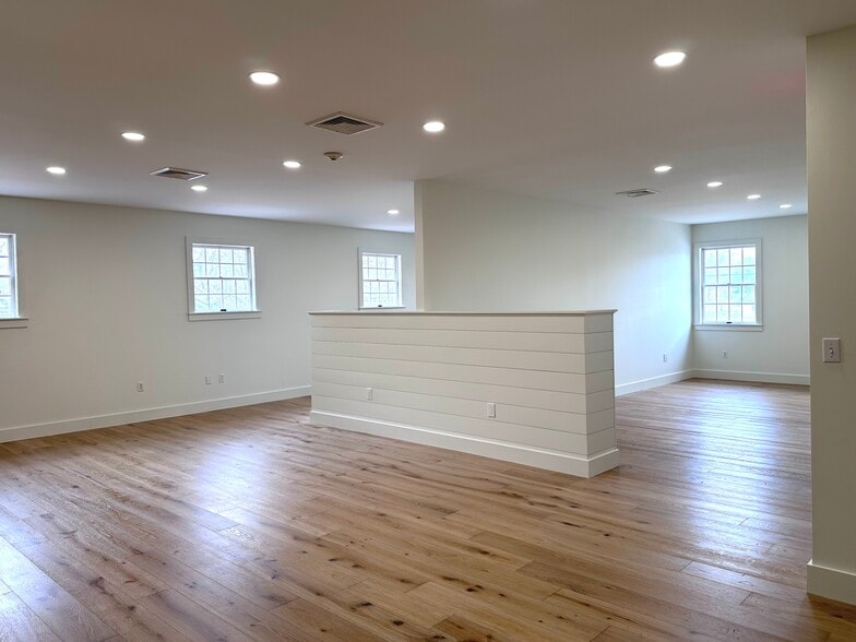 158 S Broad St, Pawcatuck, CT à louer - Photo intérieure - Image 3 de 7