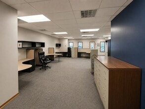 20 N Grand Ave, Fort Thomas, KY for lease Interior Photo- Image 1 of 3