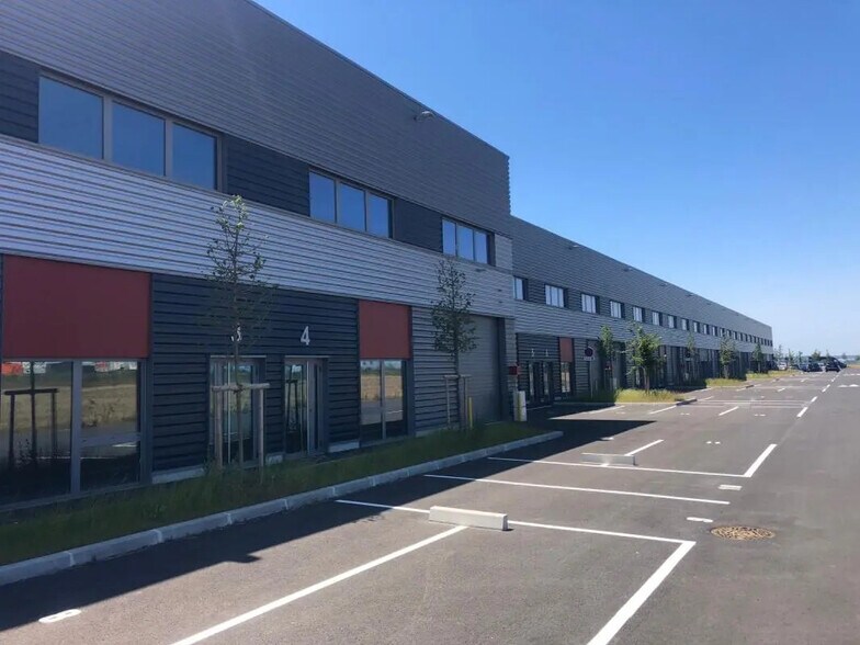 5 Les Grands Champs, Le Thillay à louer - Photo du bâtiment - Image 2 de 37