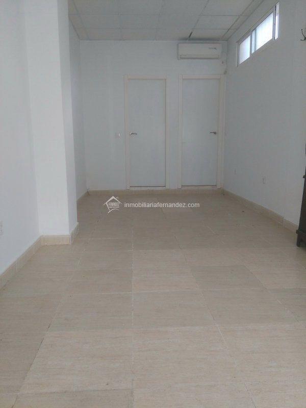 Retail in Cáceres, Cáceres for lease Primary Photo- Image 1 of 8