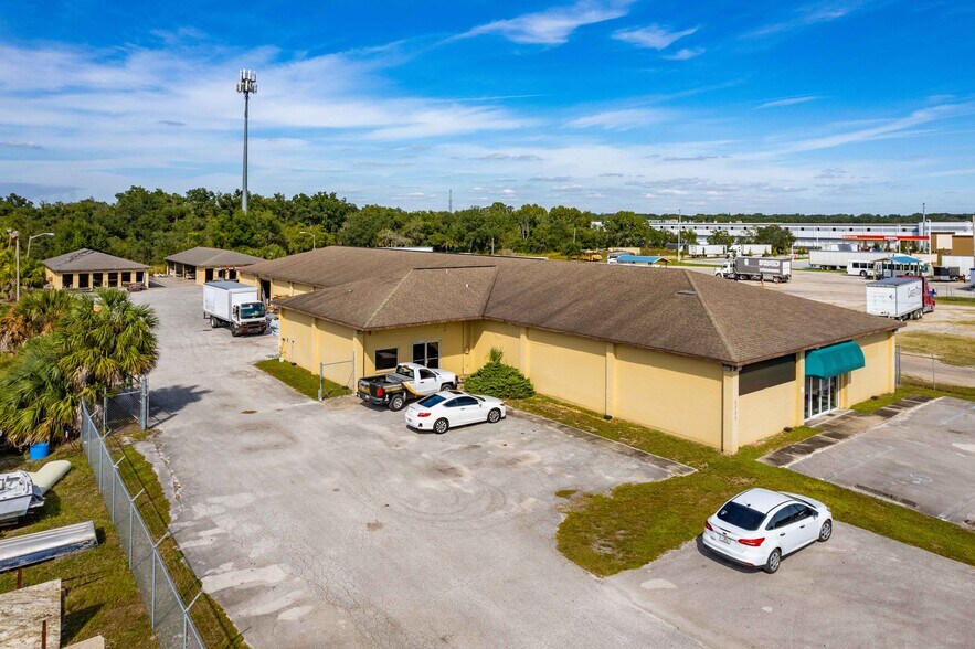 2323 W Memorial Blvd, Lakeland, FL à louer - Photo du bâtiment - Image 2 de 3