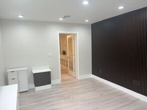 1571 NW 13th Ct, Miami, FL for lease Interior Photo- Image 1 of 4