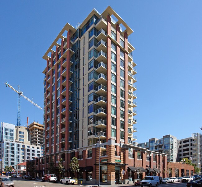 Plus de détails pour 427 9th Ave, San Diego, CA - Commerce de détail à louer