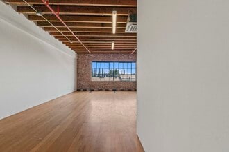 5176 Santa Monica Blvd, Los Angeles, CA for lease Interior Photo- Image 2 of 6