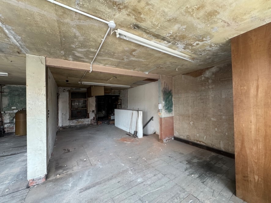 58-64 Dalton Rd, Barrow In Furness, CMA LA14 1JB - Unité 58-60 -  - Photo intérieure - Image 1 of 3