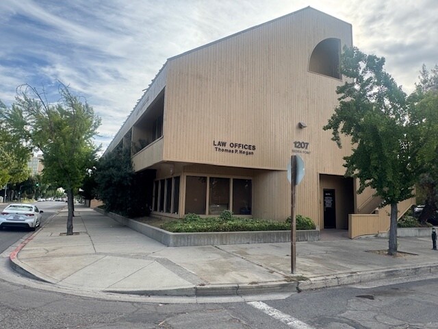 1207 13th St, Modesto, CA à louer - Photo du bâtiment - Image 2 de 4