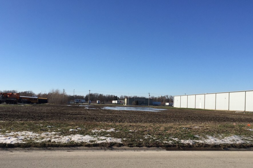 2700 Eastgate Industrial Pky, Kankakee, IL for sale - Building Photo - Image 3 of 11