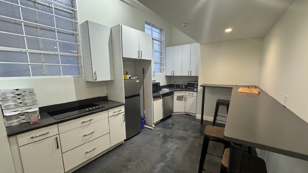 36-16 29th St, Long Island City, NY à vendre - Photo du bâtiment - Image 3 de 9
