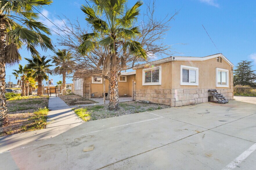 16088 Outer Bear Valley Rd, Victorville, CA à vendre - Photo du bâtiment - Image 2 de 31