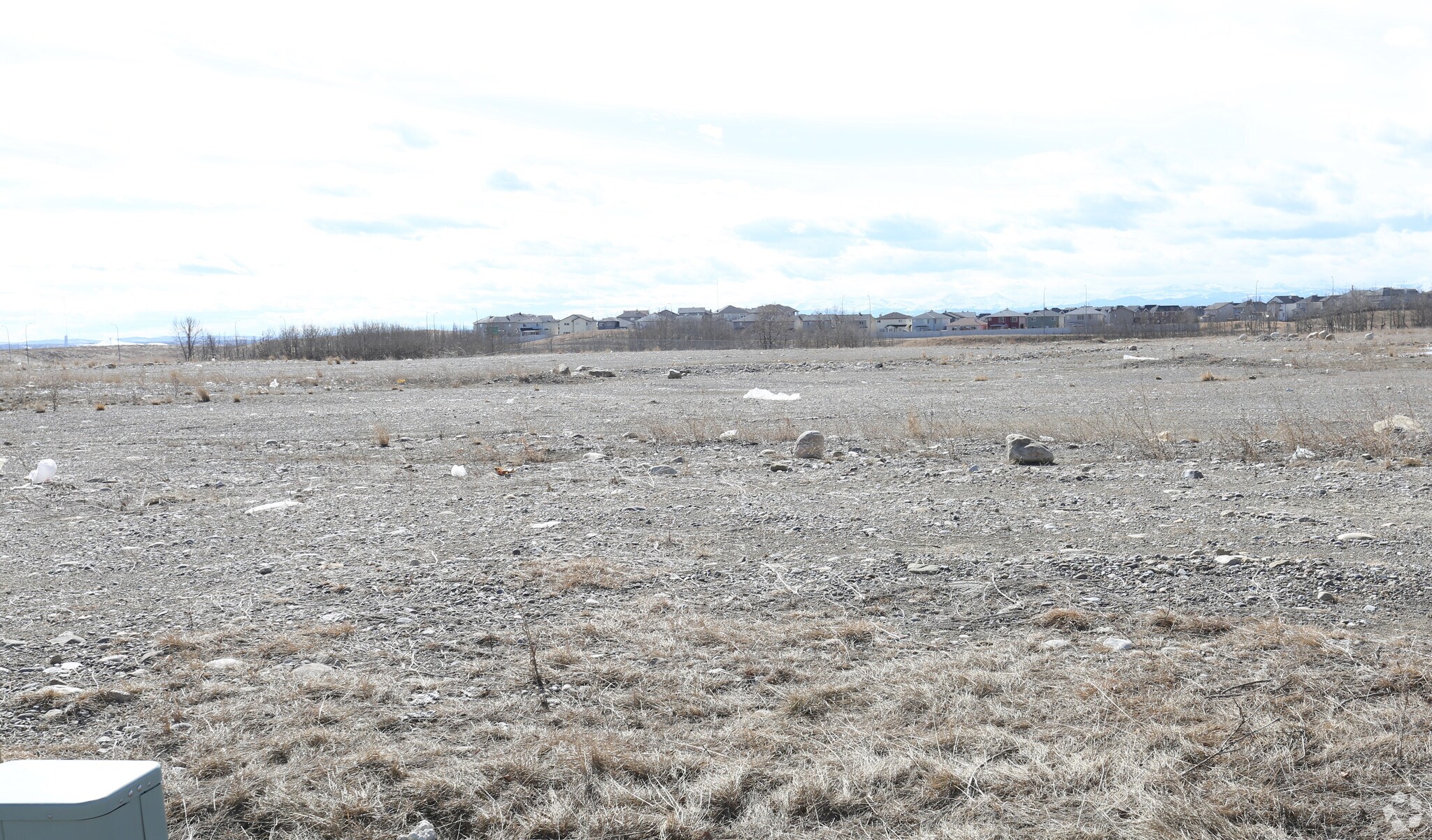 17 Royal Vista Dr NW, Calgary, AB for sale Primary Photo- Image 1 of 3