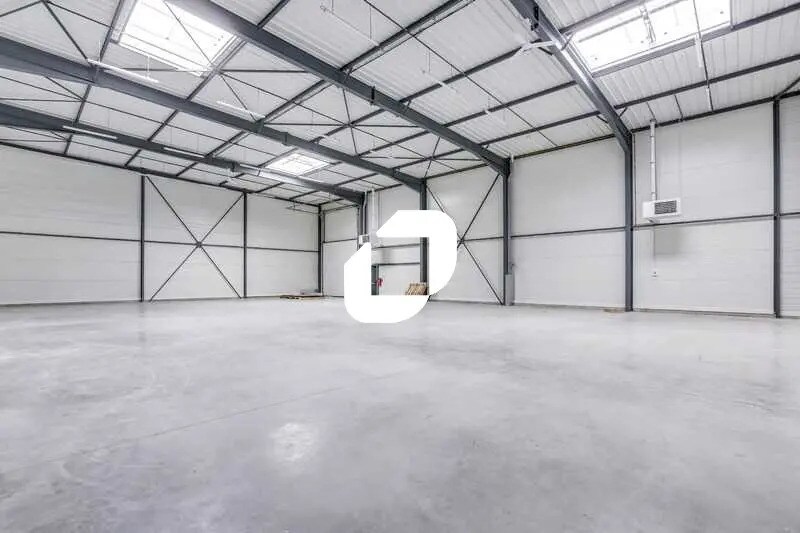 Flex in Grigny for lease - Interior Photo - Image 2 of 17