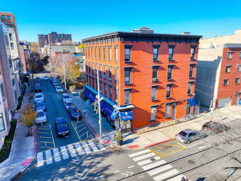 450 1st St, Hoboken, NJ à louer - Photo du bâtiment - Image 1 de 3