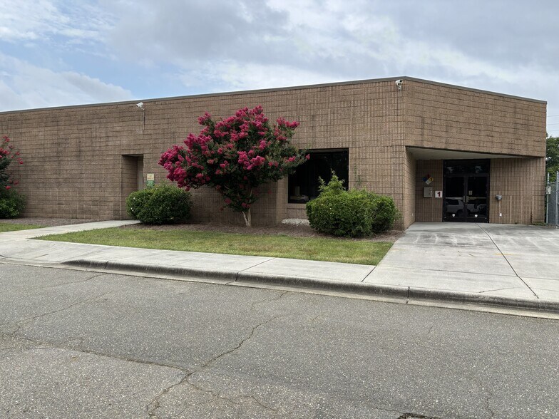 504 N Ashe Ave, Dunn, NC à louer - Photo du bâtiment - Image 2 de 8