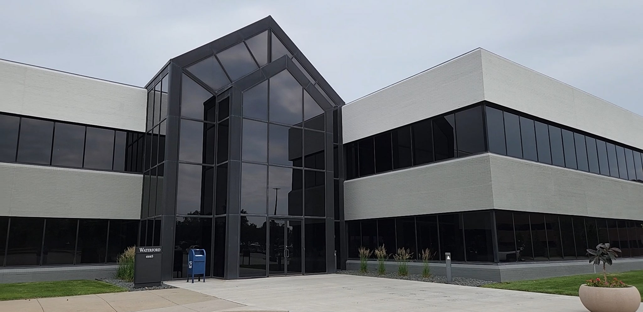 4445 Corporate Dr, West Des Moines, IA for lease Primary Photo- Image 1 of 20