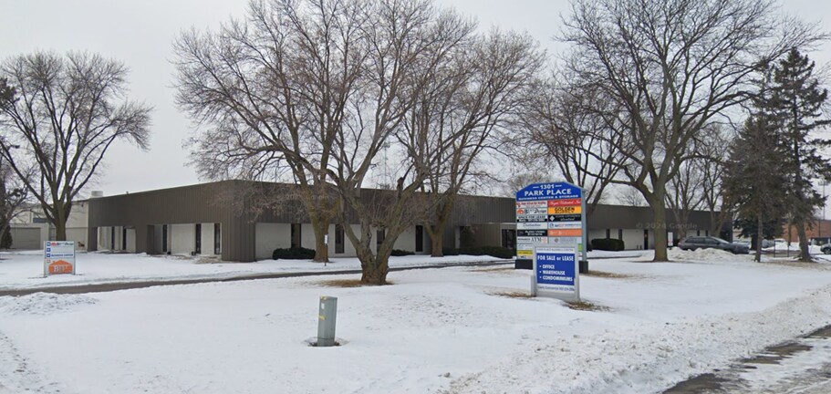 1301 Cliff Rd E, Burnsville, MN à vendre Photo du bâtiment- Image 1 de 2