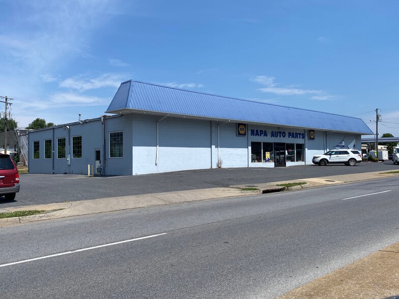 794 E Main St, Waynesboro, VA for lease - Building Photo - Image 2 of 3