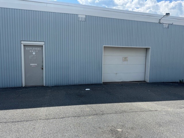 133 S West End Blvd, Quakertown, PA à louer - Photo du bâtiment - Image 2 de 12