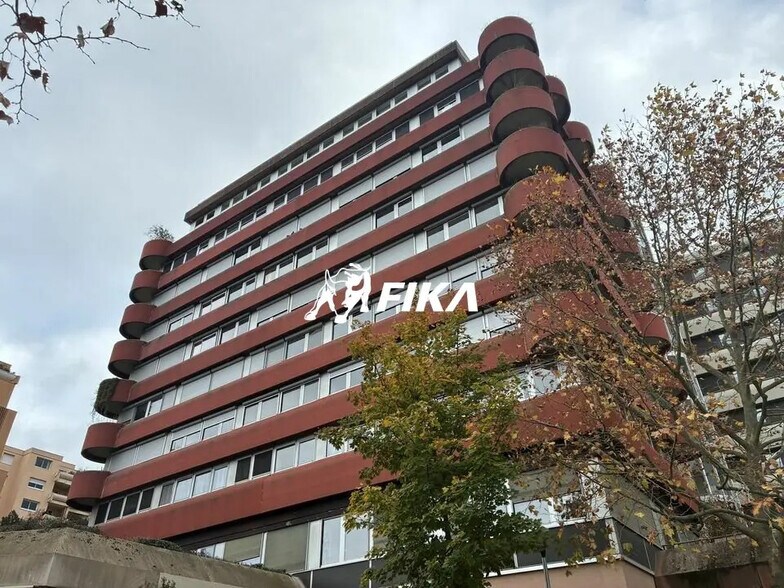 Office in Toulouse for lease - Building Photo - Image 1 of 8