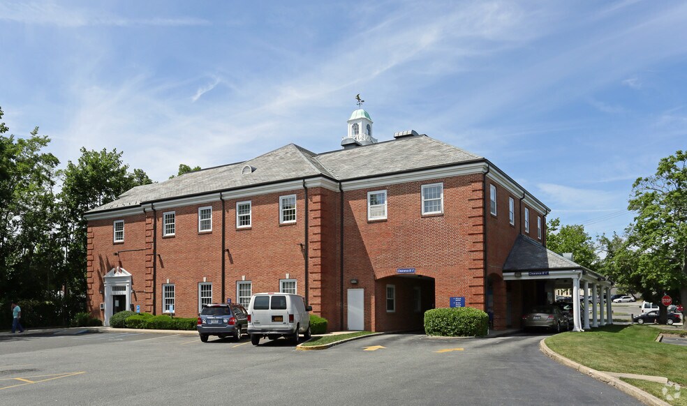 209 W Main St, Riverhead, NY à louer - Photo du bâtiment - Image 2 de 7