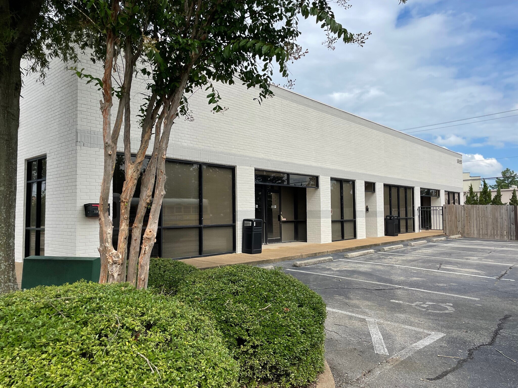 1695 Bonnie Ln, Cordova, TN à vendre Photo du bâtiment- Image 1 de 14