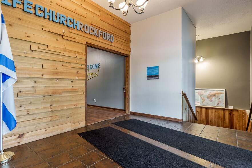 4312 20th St, Rockford, IL à vendre - Photo du bâtiment - Image 3 de 87