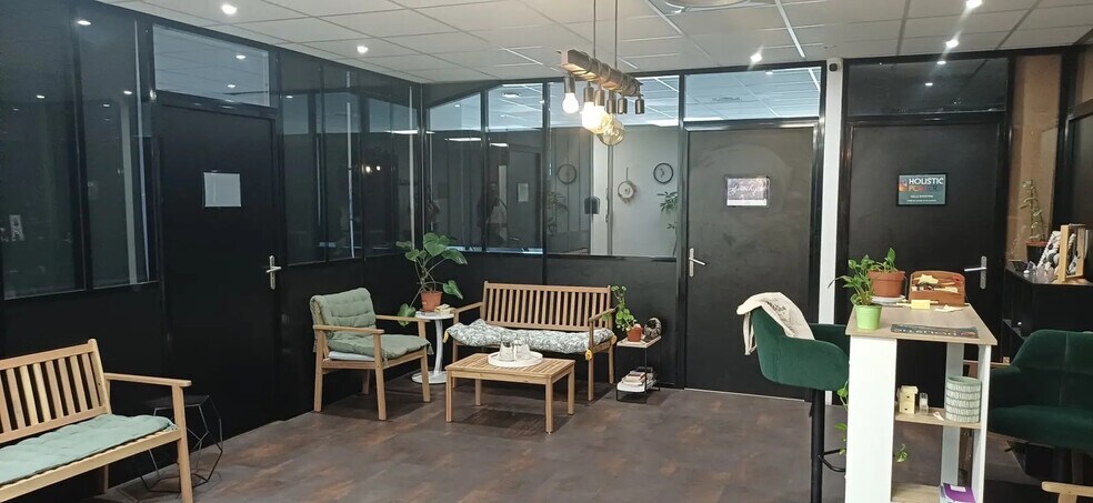 Office in Mauguio for lease - Interior Photo - Image 3 of 9