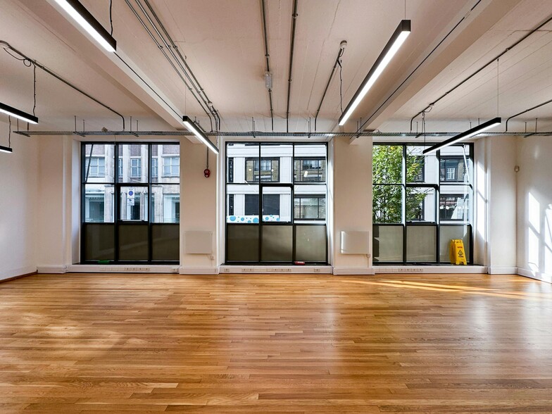 30 Gresse St, London à louer - Photo du bâtiment - Image 2 de 21