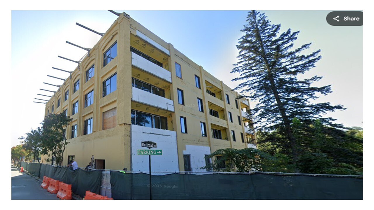 650-670 Main St, Willimantic, CT à vendre Photo du bâtiment- Image 1 de 3