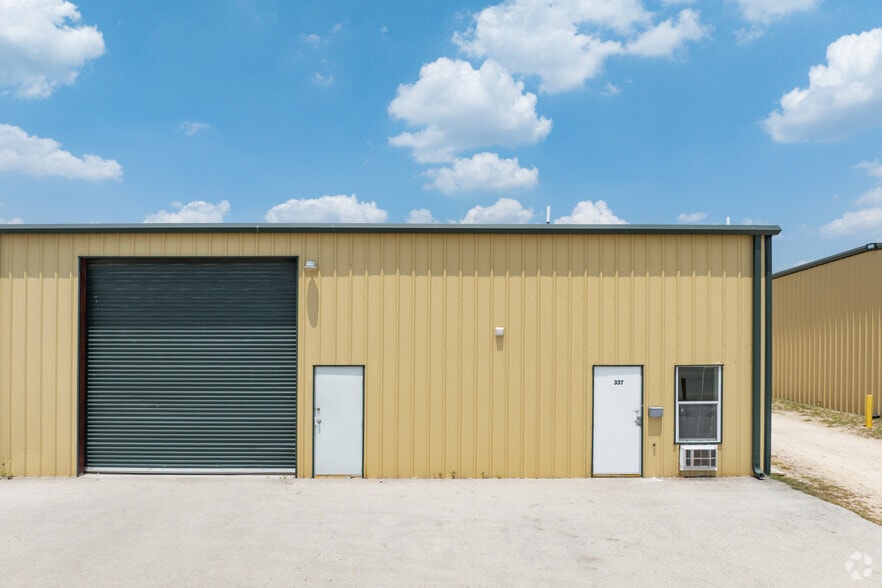 410 Millennium Dr, Kyle, TX for lease - Building Photo - Image 2 of 20