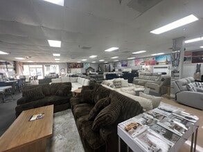 1041 W Brandon Blvd, Brandon, FL for lease Interior Photo- Image 2 of 8