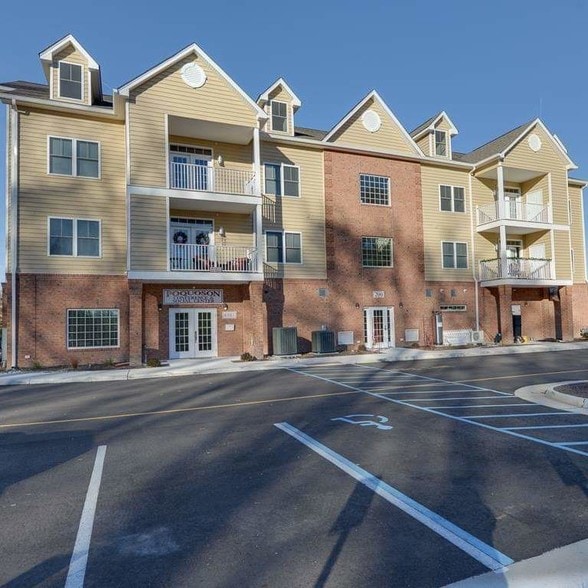 200 Fountains Ln, Poquoson, VA à vendre - Photo du bâtiment - Image 1 de 21