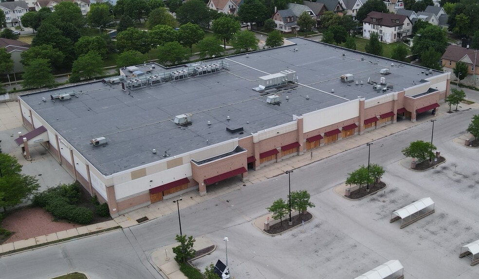 2355 N 35th St, Milwaukee, WI for lease - Building Photo - Image 2 of 3