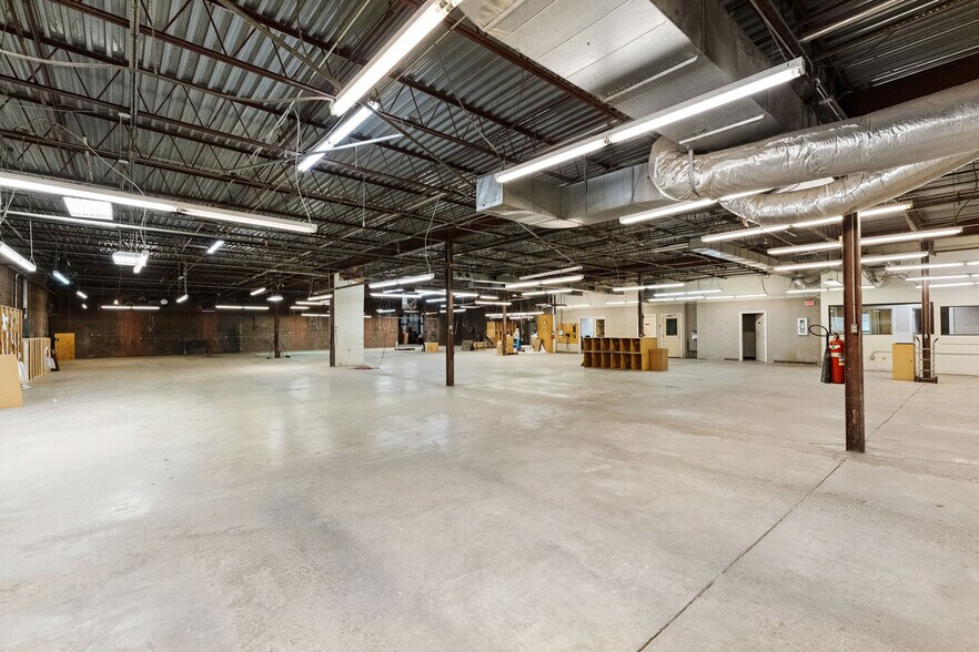 1210 Hickory Chapel Rd, High Point, NC à louer - Photo du bâtiment - Image 3 de 7