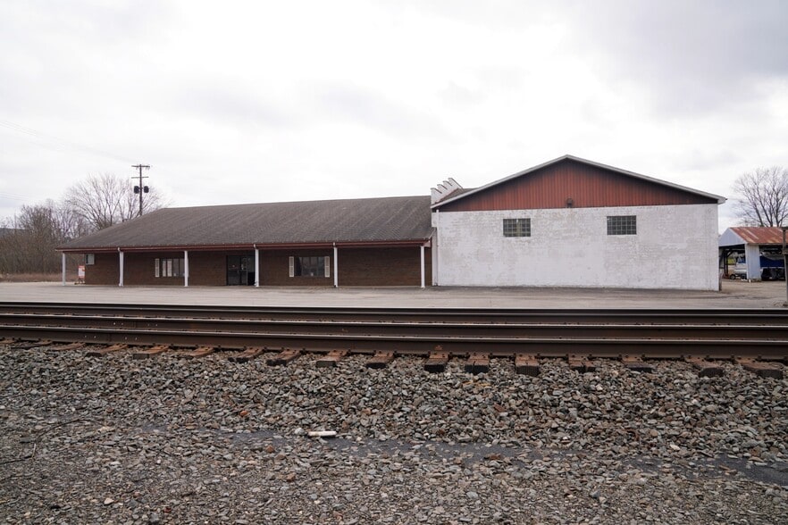 16 Madison St, Leetonia, OH for lease - Building Photo - Image 3 of 15