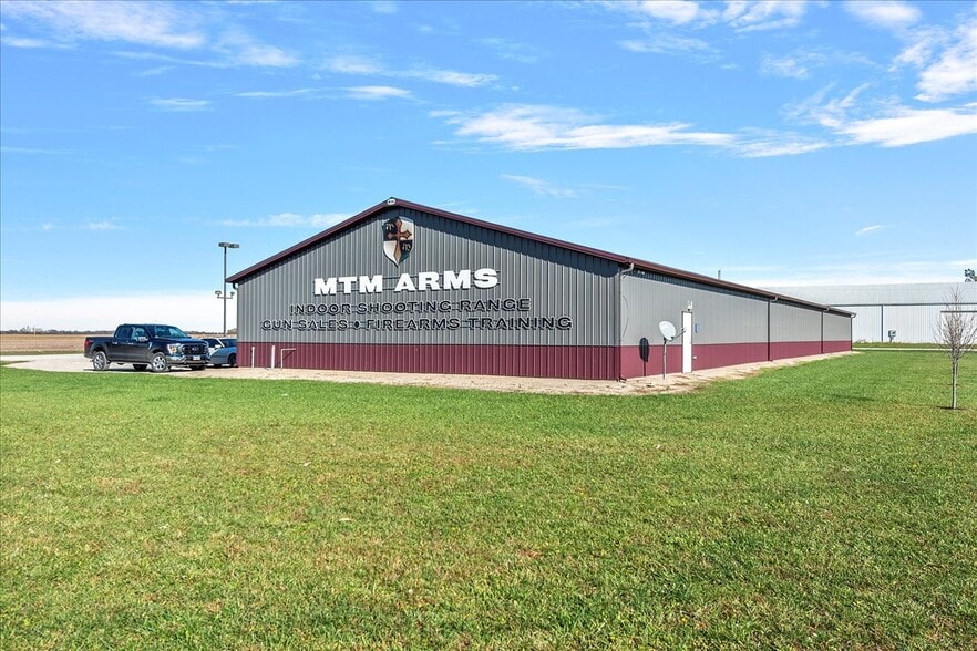 1001 High Prairie Dr, Athens, IL for sale - Primary Photo - Image 1 of 21