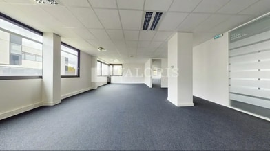 Office in Saint-Priest for lease Interior Photo- Image 2 of 3