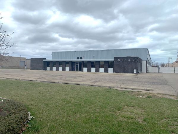 34700 Commerce Rd, Fraser, MI for lease Primary Photo- Image 1 of 2